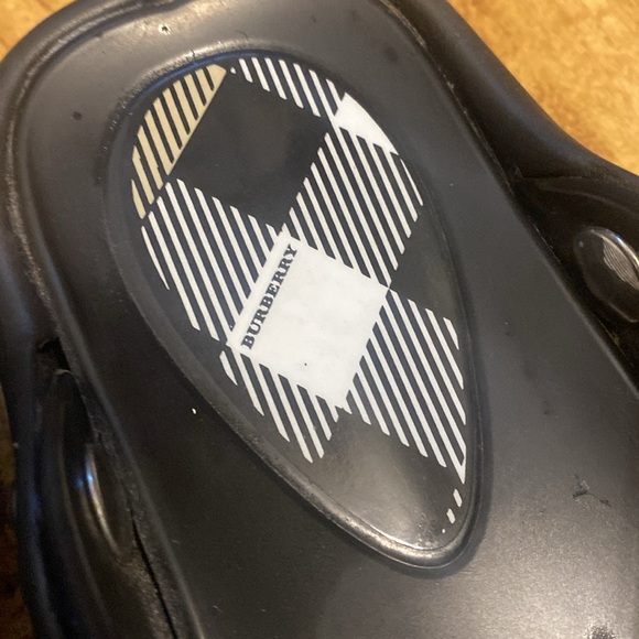 Burberry thong Sandals - Picture 2 of 4